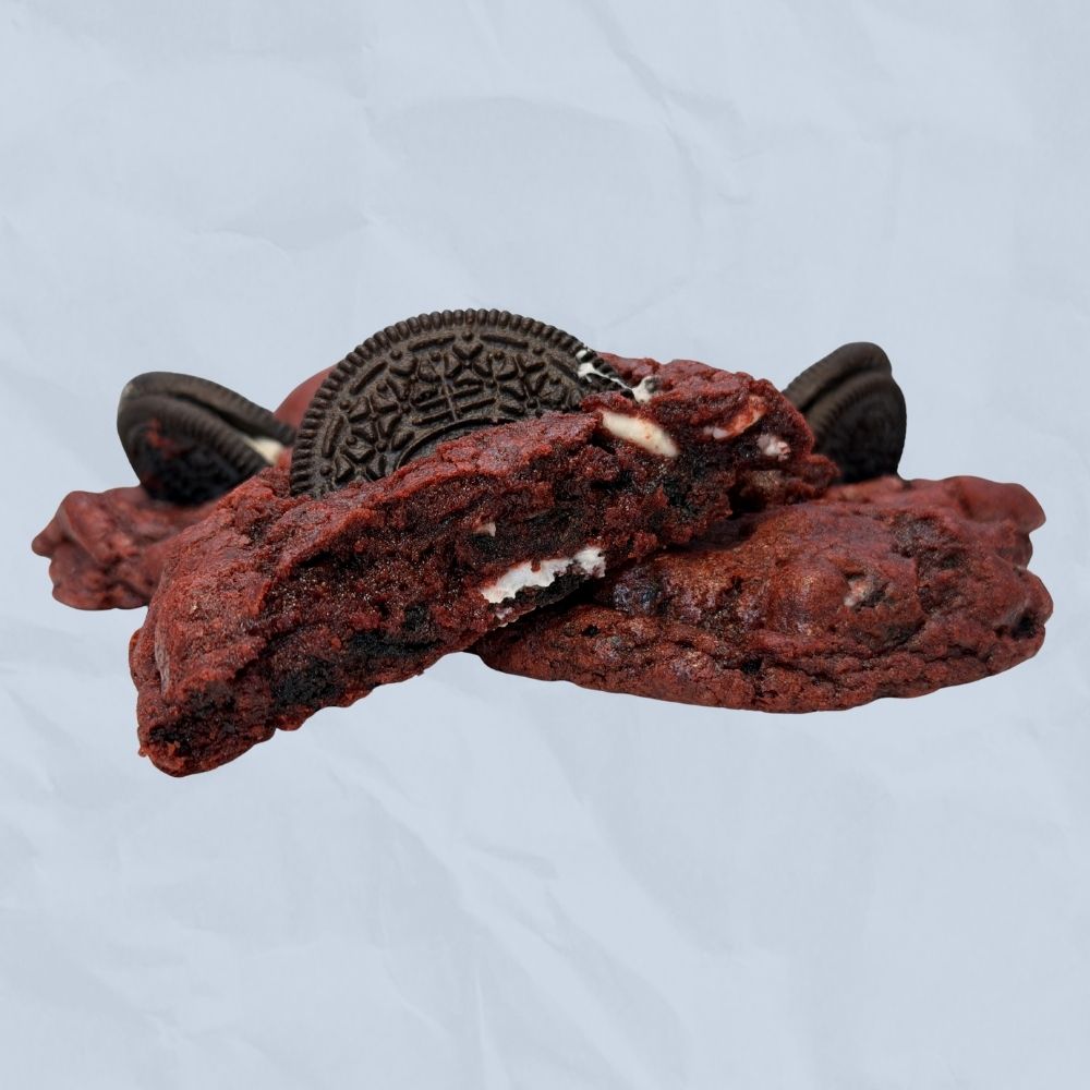 Red Velvet White Chocolate Chip Oreo